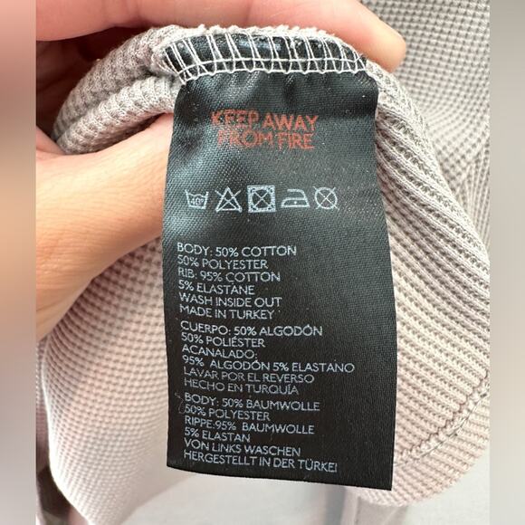 URBAN OUTFITTERS BDG | Waffle Knit Graphic Thermal Long Sleeve Top | Large - Picture 8 of 8